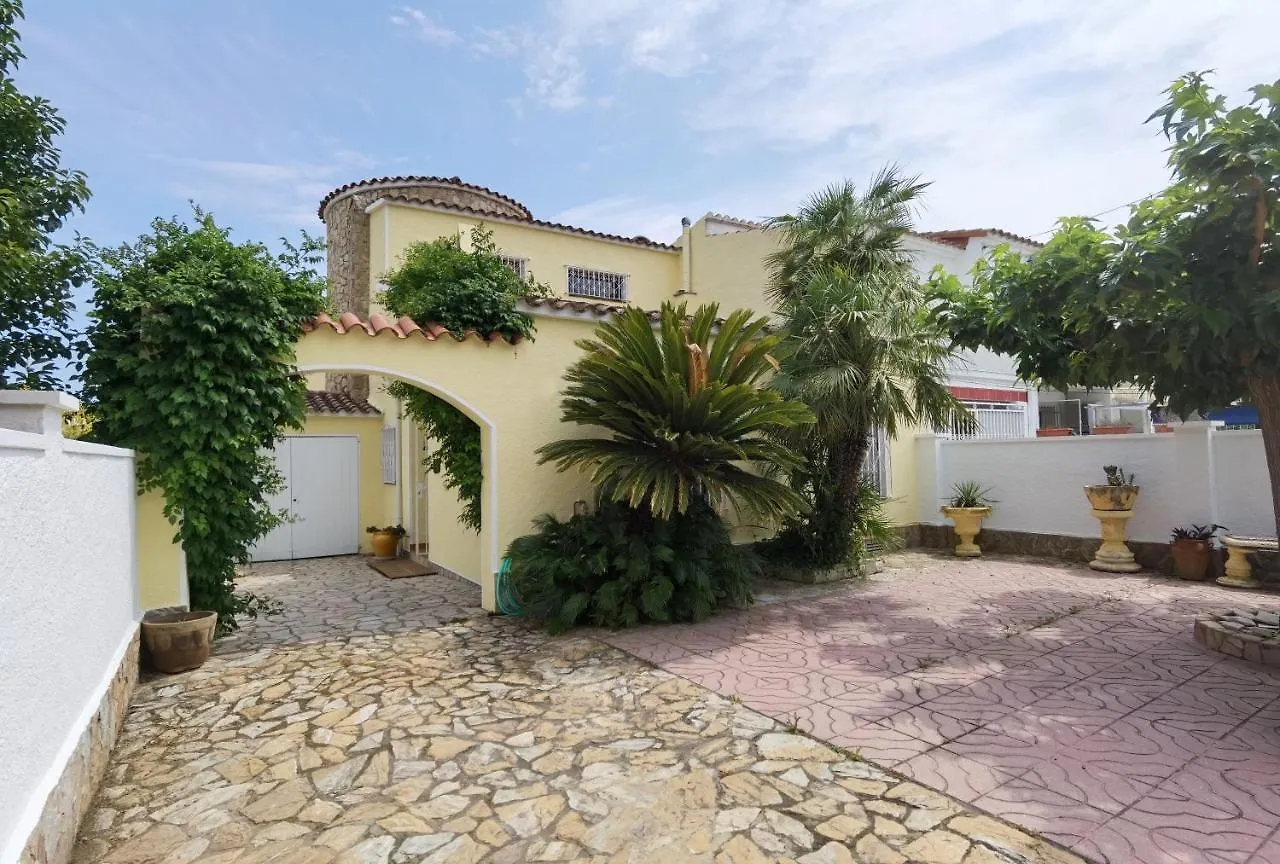 Holiday home Leon Inmo Casa Ingrid - 11491 Villa Empuriabrava